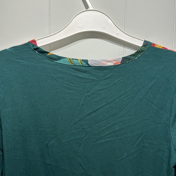 Poetry Green Graphic Long Sleeve Blouse - Picture 6 of 6